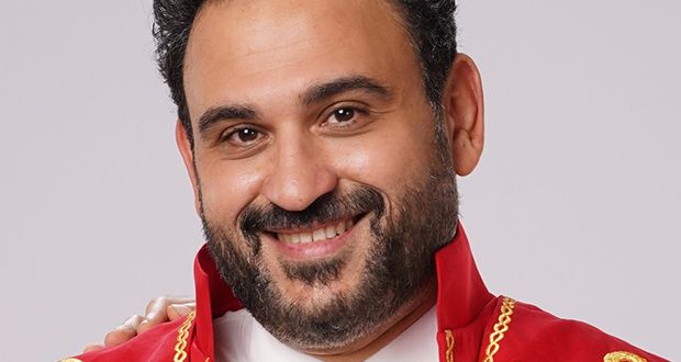 أبطال مسرحية أكرم حسني يحتفلون.. “يا خراشي” في الكوايس