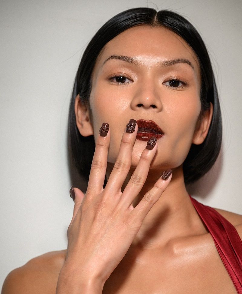 أجمل ألوان أظافر للبشرة السمراء لشتاء 2024 المواكِبة للموضة