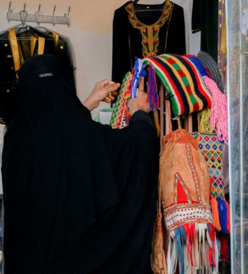 الأسواق النسائية الشعبية بالباحة.. ملتقى لتسويق منتجات الحِرَف التراثية