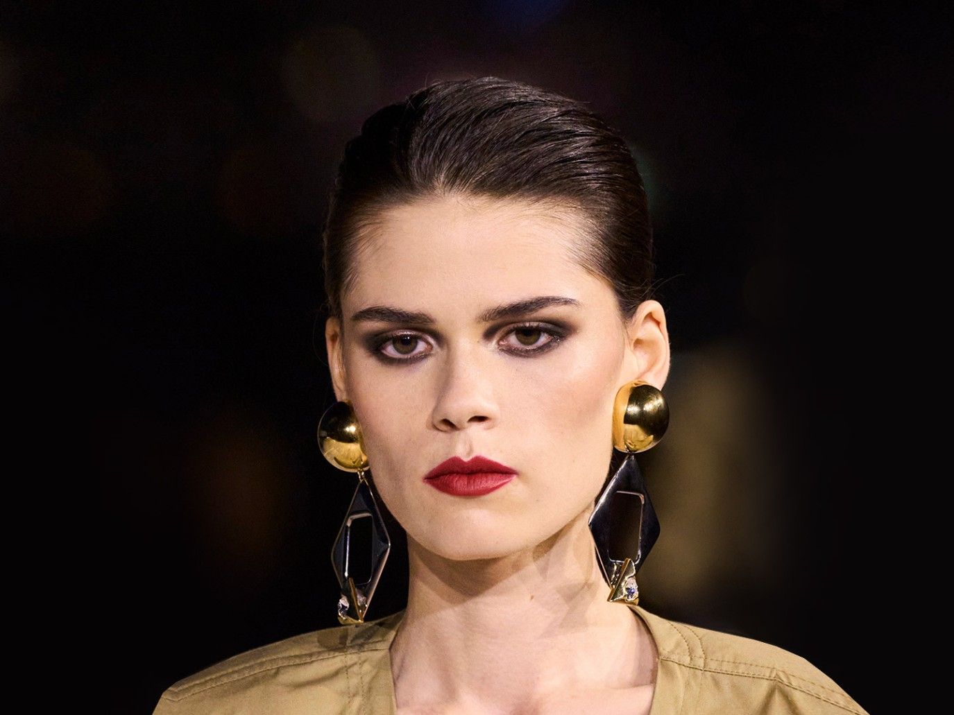 أفكار جمالية لإطلالة شبابية متألقة في المناسبات.. من تسريحة الشعر إلى الأظافر