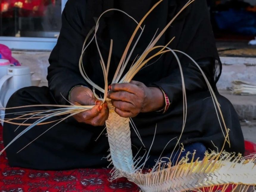 الأسواق النسائية الشعبية بالباحة.. ملتقى لتسويق منتجات الحِرَف التراثية