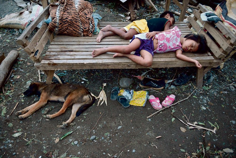 ارتفاع حصيلة ضحايا إعصار "مان-يي" في الفلبين إلى 12 قتيلًا