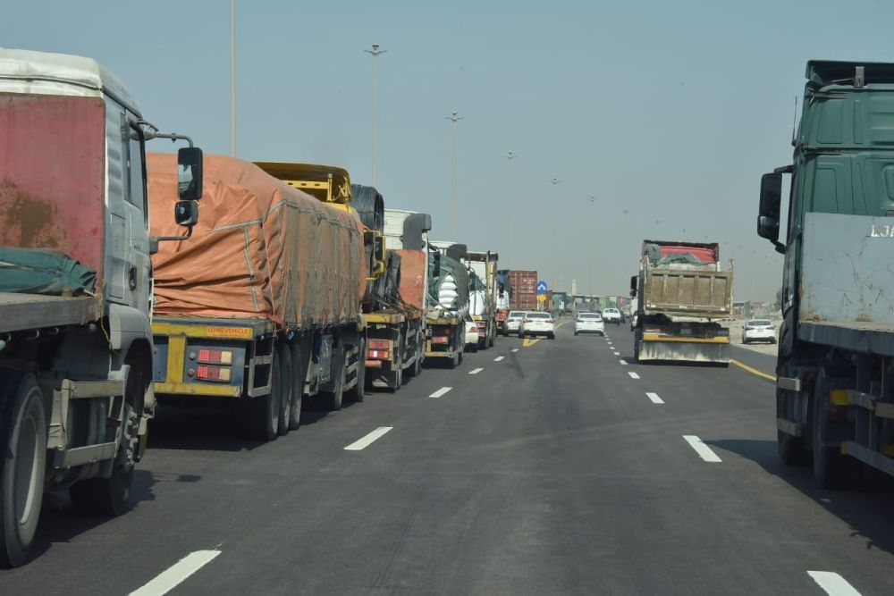 «موانئ» للمقاولين: احذروا تشغيل مركبات بدون بطاقة تشغيل