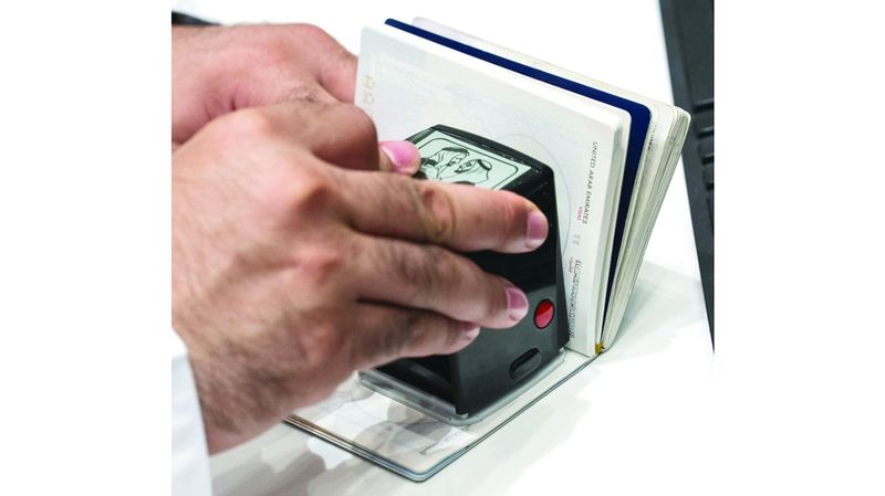 الامارات | جوازات ضيوف دبي تزدان بختم حملة «زايد وراشد»