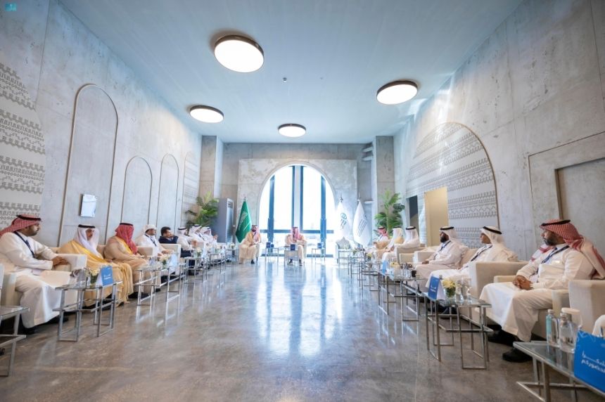 وزير الصناعة يبحث تنمية المحتوى المحلي مع شركات محلية وعالمية
