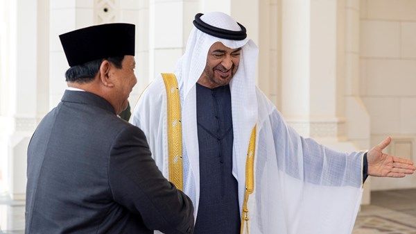 رئيس الدولة: العلاقات الإماراتية - الإندونيسية قوية وراسخة