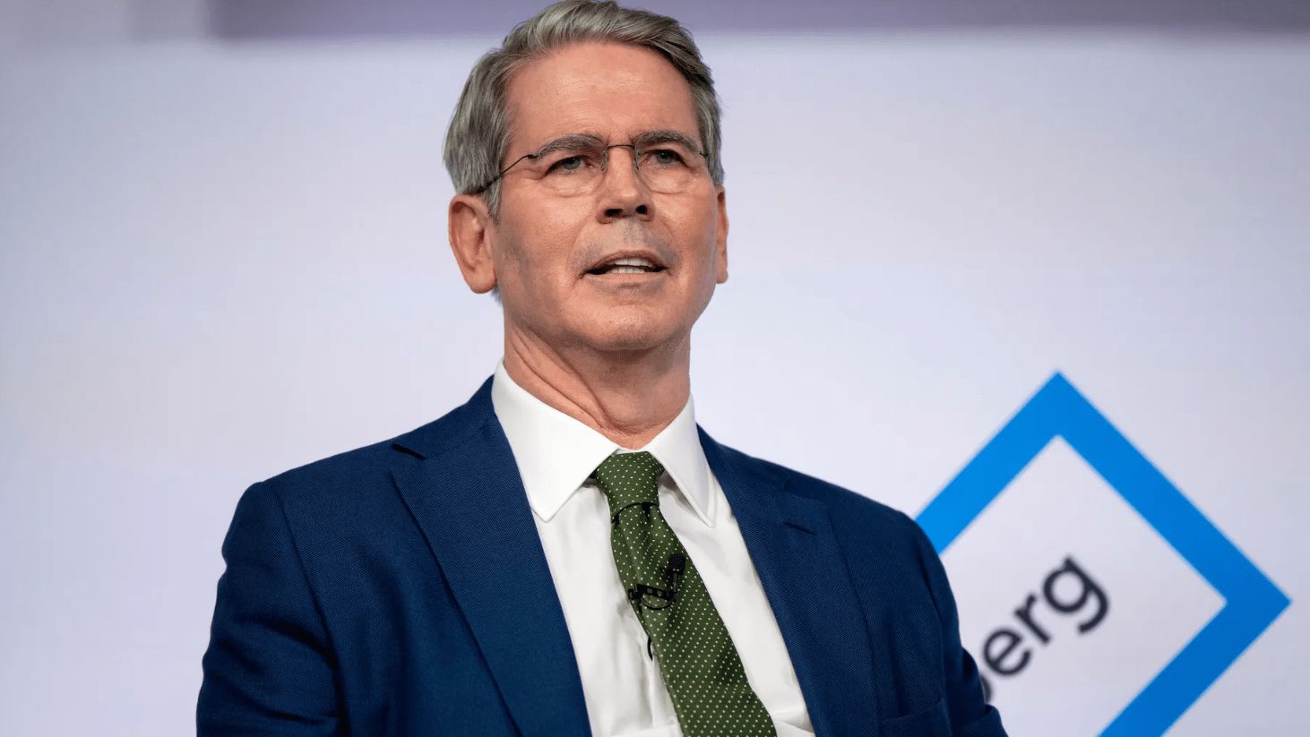 ترامب يرشح مؤيد البيتكوين “سكوت بيسنت” لمنصب وزير الخزانة الأمريكية