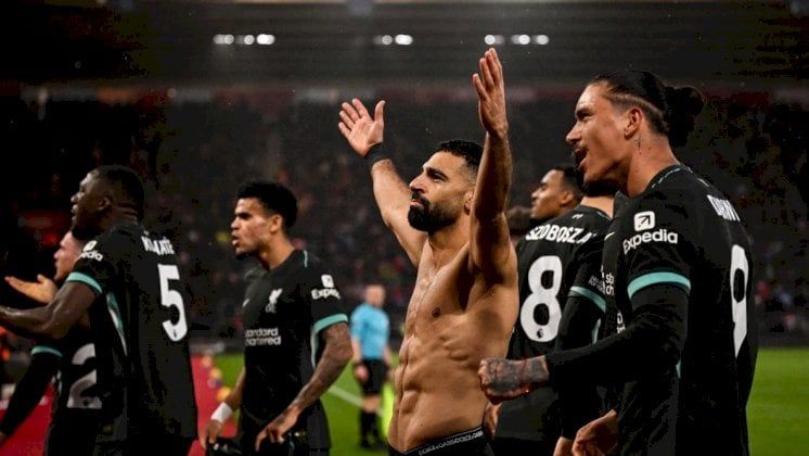 "صلاح.. أون فاير" وليفربول وحيداً على القمة الإنكليزية