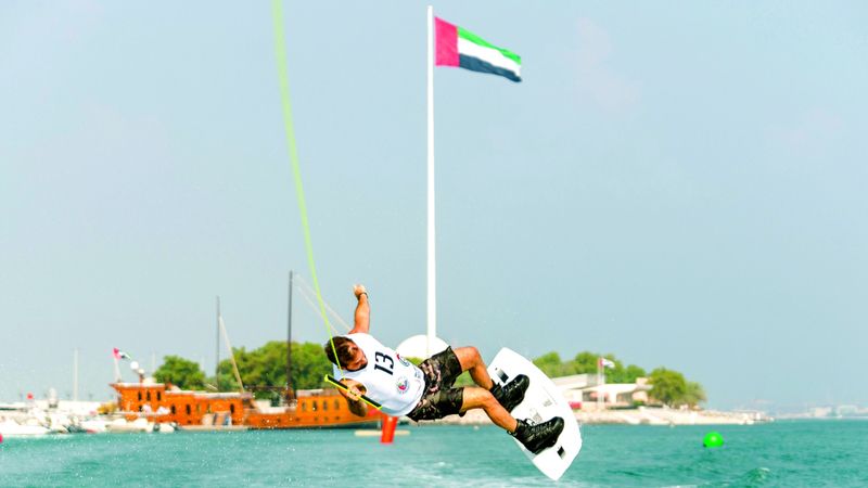 الامارات | بطولة الإمارات للتزلج على الماء تختتم في كاسر الأمواج اليوم