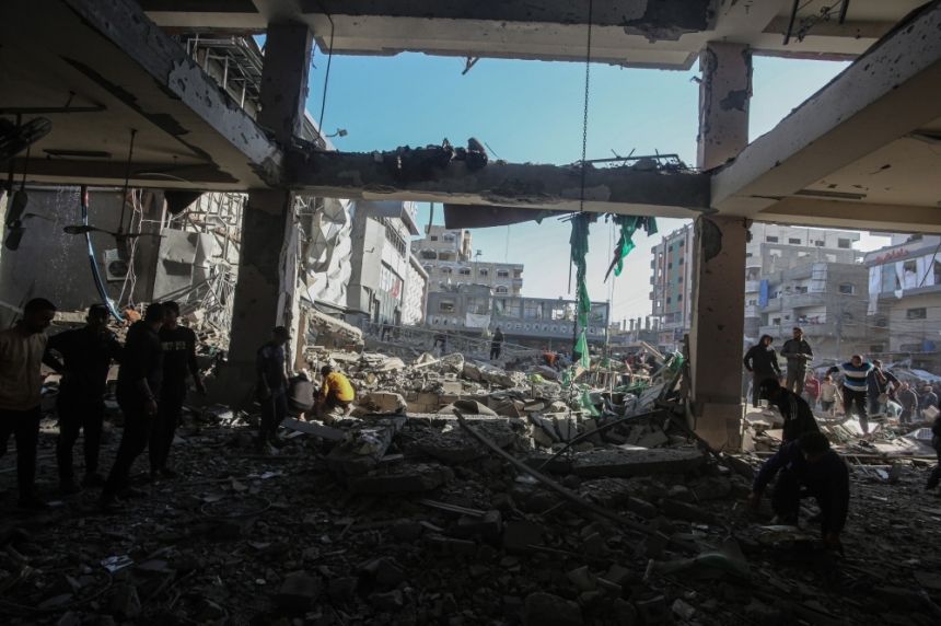 العدوان على غزة.. إصابة مدير مستشفى كمال عدوان في قصف إسرائيلي