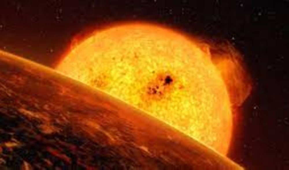 رصد "سبع بقع شمسية" في سماء الحدود الشمالية عند غروب الشمس