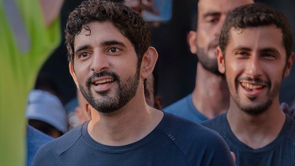 حمدان بن محمد يتقدم المشاركين في النسخة السادسة من تحدي دبي للجري