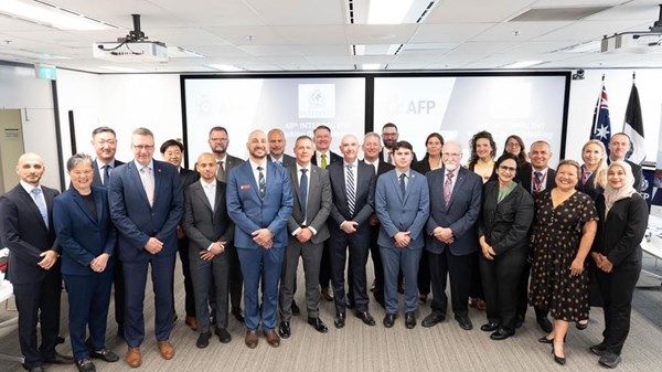 شرطة أبوظبي تشارك في اجتماع دولي معني بتحديد هوية ضحايا الكوارث في أستراليا