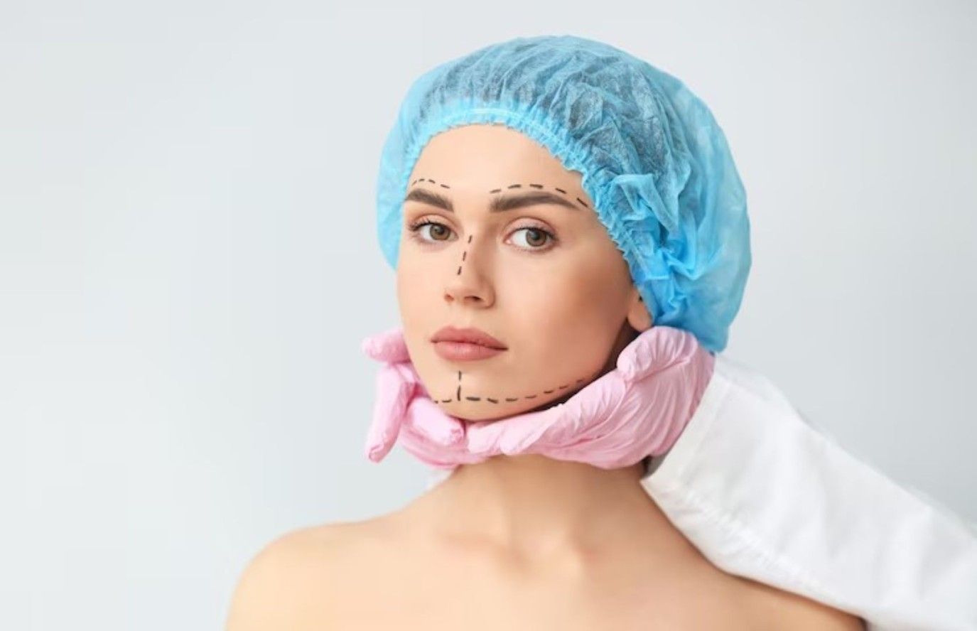 أنواع عمليات شد الوجه غير الجراحية.. استعادة شباب البشرة بدون جراحة