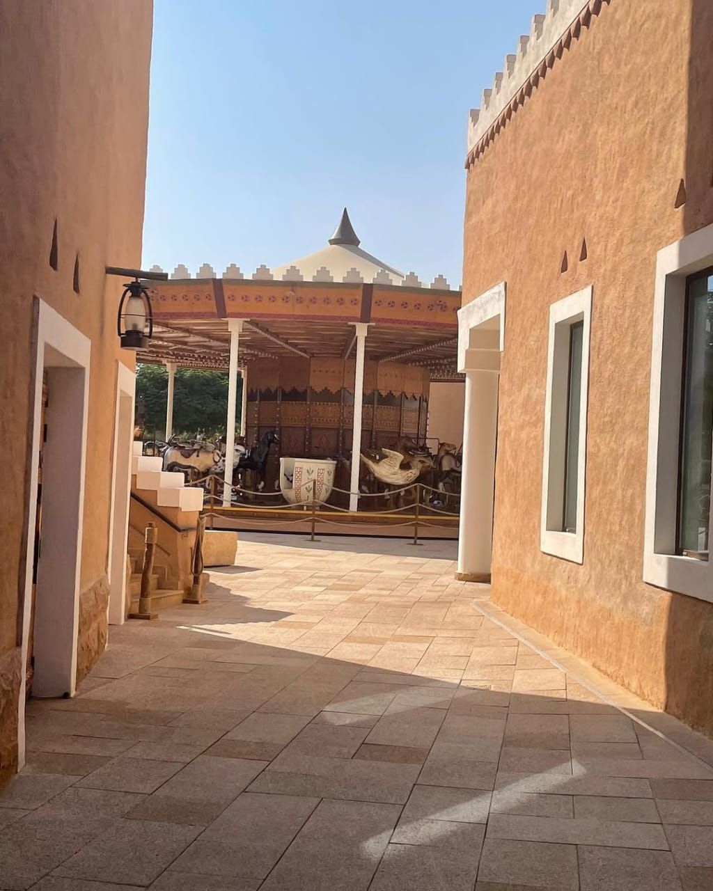 الرياض تأسر قلب الممثلة التركية توبا .. صور