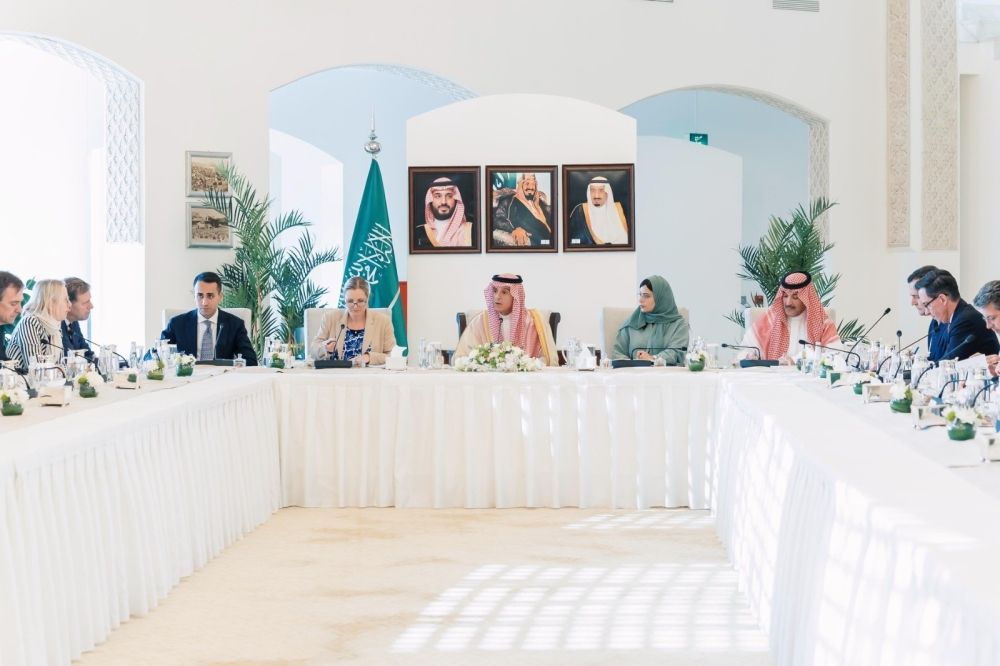 وزير الدولة للشؤون الخارجية يجتمع باعضاء اللجنة السياسية الأمنية بالاتحاد الأوربي