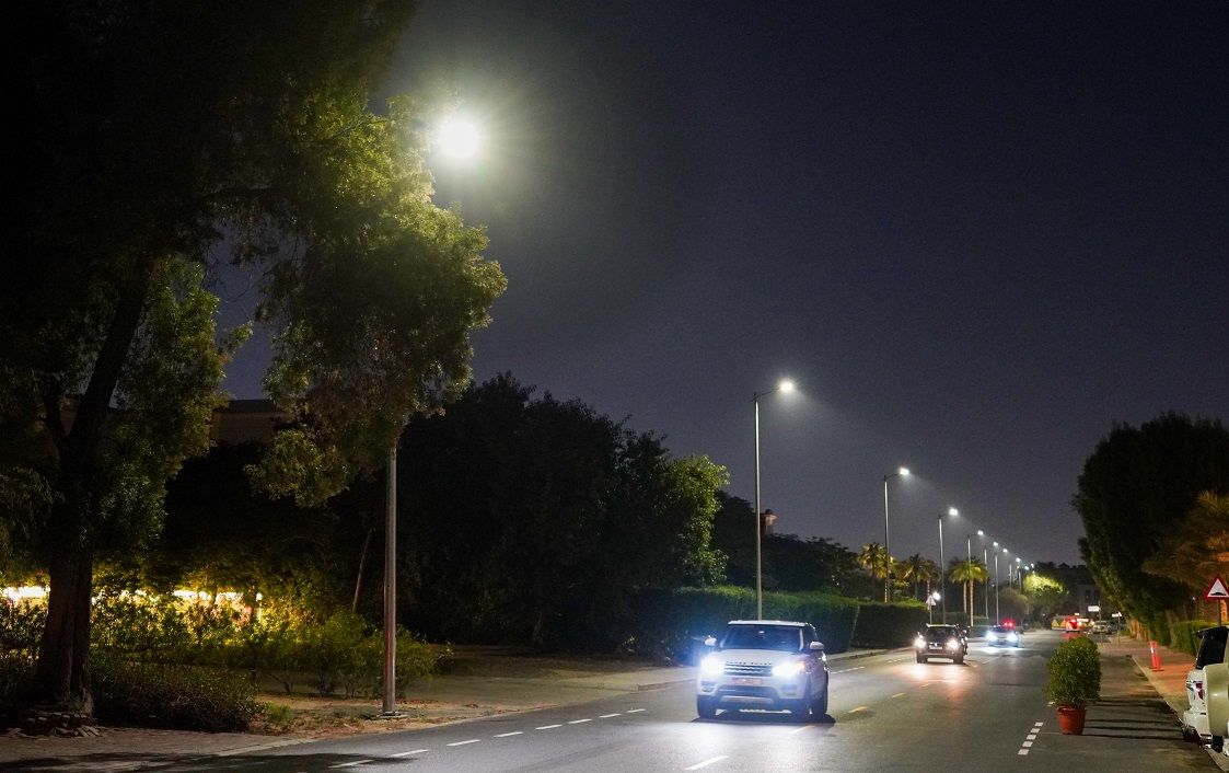 الامارات | طرق دبي تنجز أعمال إنارة الطرق عبر ألف وحدة إنارة في 3 مناطق