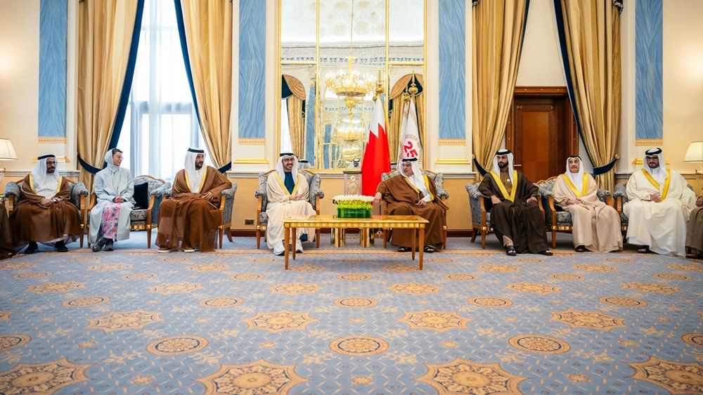 ولي عهد البحرين يستقبل عبدالله بن زايد