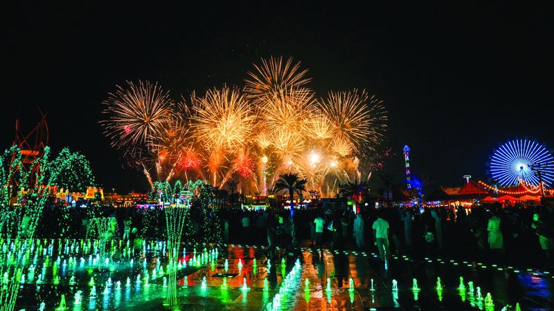 الامارات | مهرجان الشيخ زايد.. 36 ألف زائر في ليلة واحدة