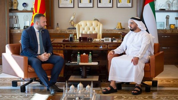 سيف بن زايد يلتقي وزير داخلية مقدونيا الشمالية