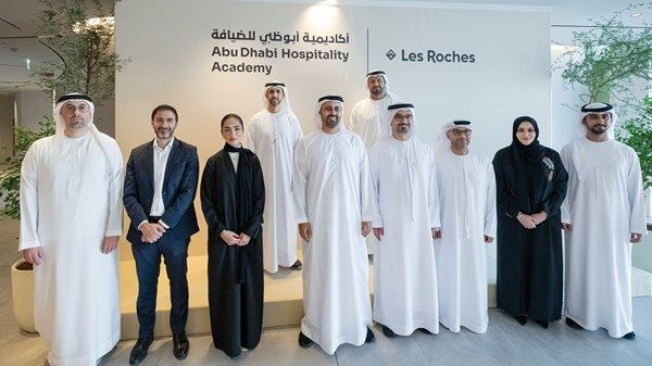 ذياب بن محمد بن زايد يفتتح أكاديمية أبوظبي للضيافة – لي روش