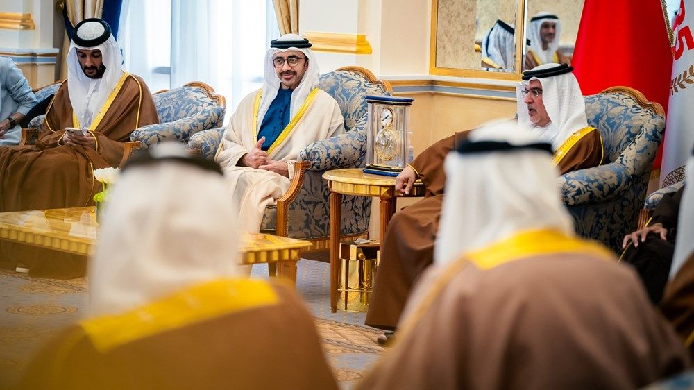 ولي عهد البحرين يستقبل عبدالله بن زايد