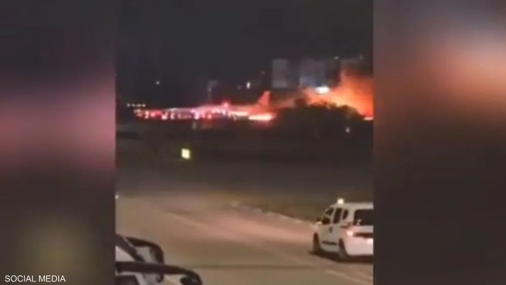 الامارات | حريق بطائرة روسية يعلّق عمليات الهبوط في مطار بتركيا