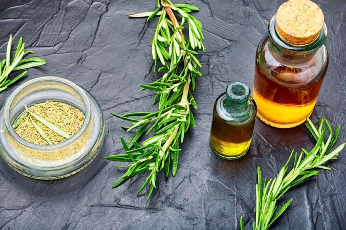 فوائد الروزماري للبشرة.. خصائص كثيرة للوجه واستخدامات متنوعة