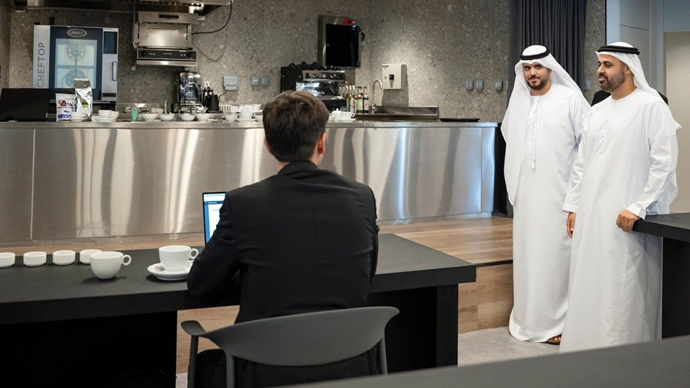 ذياب بن محمد بن زايد يفتتح أكاديمية أبوظبي للضيافة – لي روش