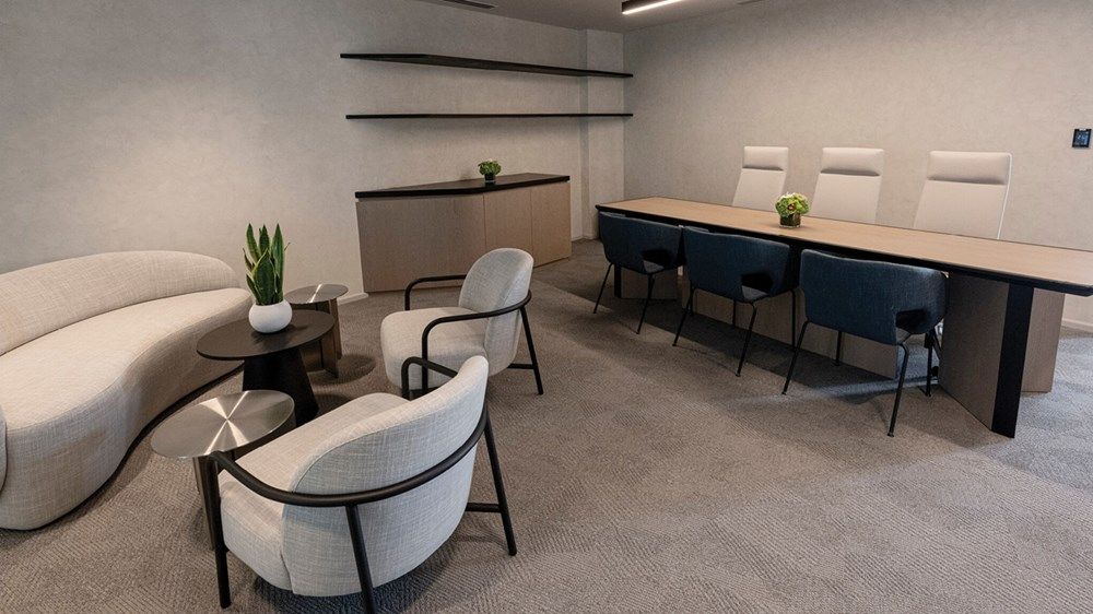 ذياب بن محمد بن زايد يفتتح أكاديمية أبوظبي للضيافة – لي روش