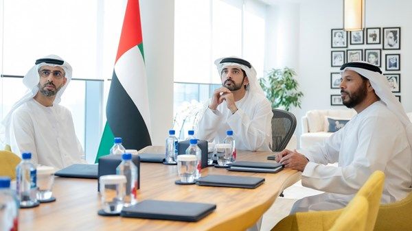 حمدان بن محمد: اطّلعت على مستجدات العمل في دائرة الأراضي والأملاك