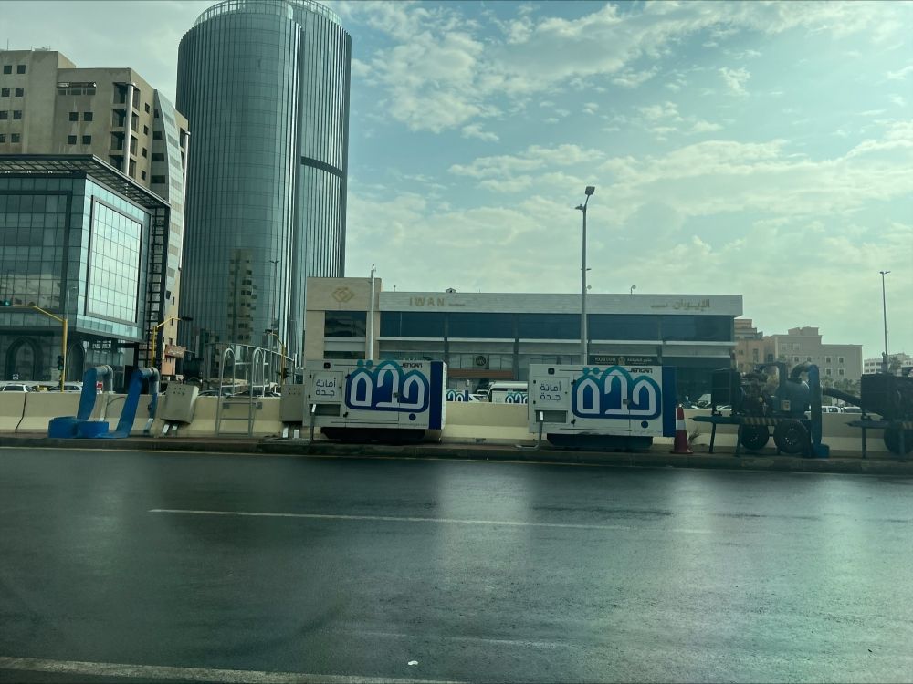 أمانة جدة تباشر الخطط الميدانية للتعامل مع حالة الأمطار
