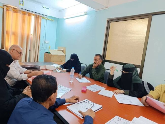 قسم الصحافة والنشر الإلكتروني في كلية الإعلام بجامعة عدن يناقش خطط طلاب الماجستير