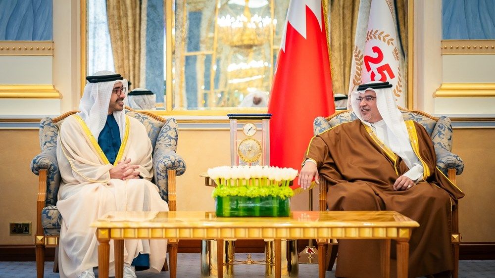 ولي عهد البحرين يستقبل عبدالله بن زايد