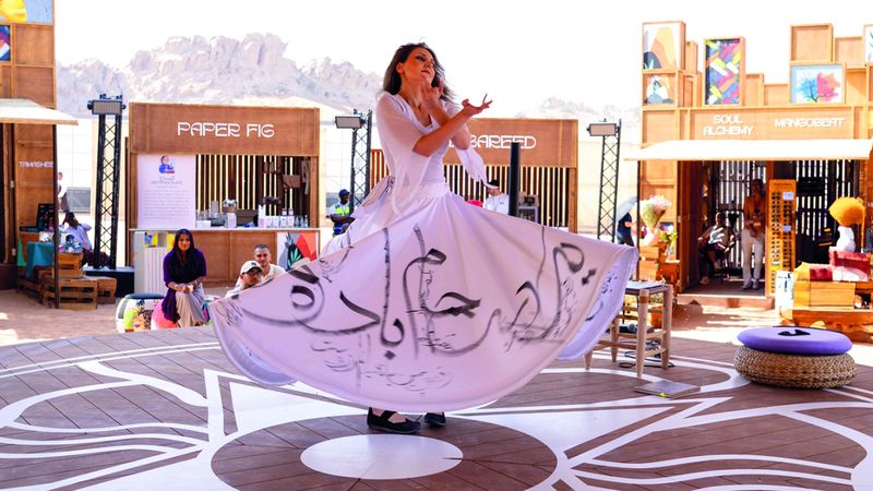 الامارات | اليوم الثاني من «تنوير» يبهر الجمهور بعروض عالمية