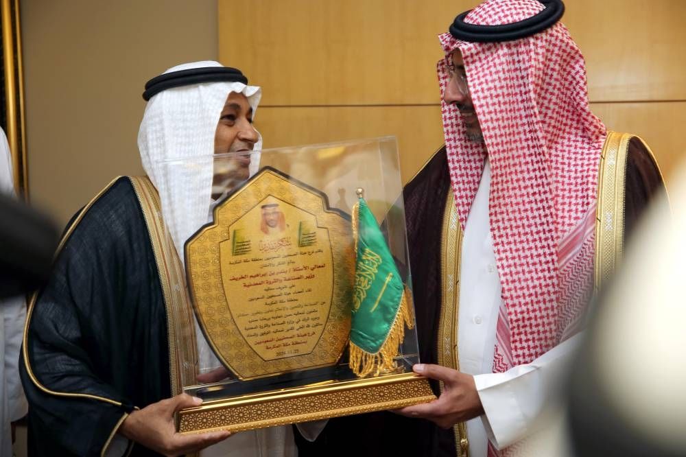 وزير الصناعة من قلب هيئة الصحفيين بمكة : لدينا استراتيجيات واعدة ترتقي بالاستثمار وتخلق فرصا وظيفية لشباب وشابات دوت الخليج 