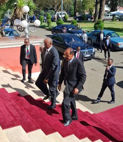 عبد الفتاح البرهان يصل إريتريا في مستهل زيارة رسمية لأسمرة