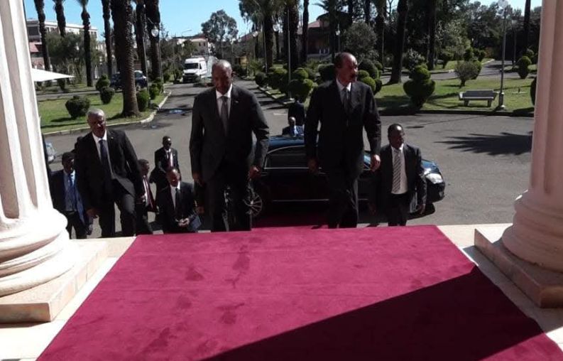 عبد الفتاح البرهان يصل إريتريا في مستهل زيارة رسمية لأسمرة