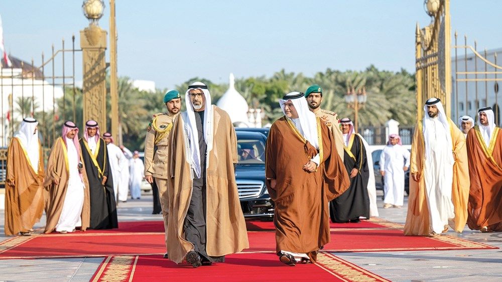 حمد بن عيسى وخالد بن محمد بن زايد يبحثان التعاون والتنسيق المشترك