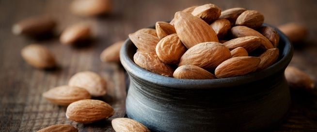 الامارات | اللوز.. بين فوائد ومضار