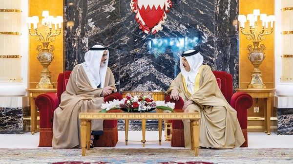 حمد بن عيسى وخالد بن محمد بن زايد يبحثان التعاون والتنسيق المشترك