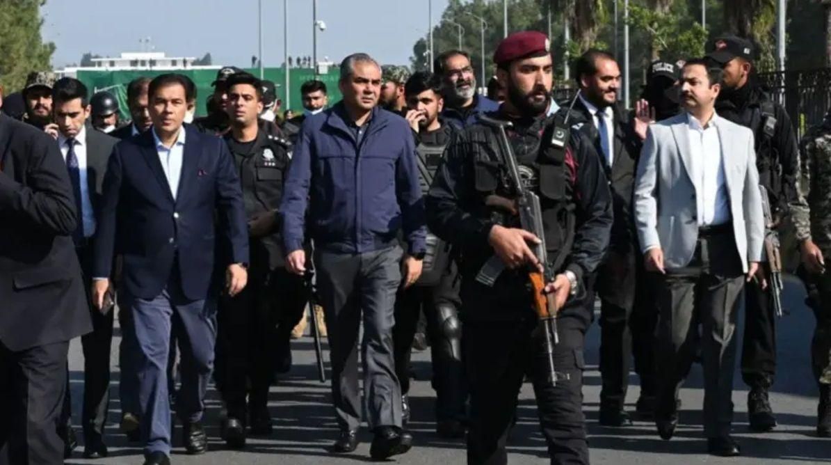 مقتل أربعة من عناصر الأمن في مواجهات مع أنصار عمران خان