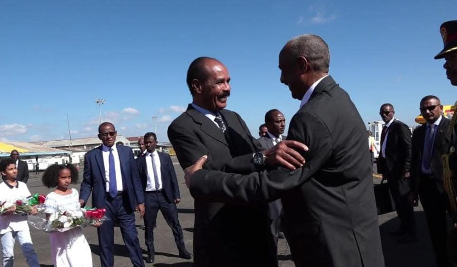 عبد الفتاح البرهان يصل إريتريا في مستهل زيارة رسمية لأسمرة