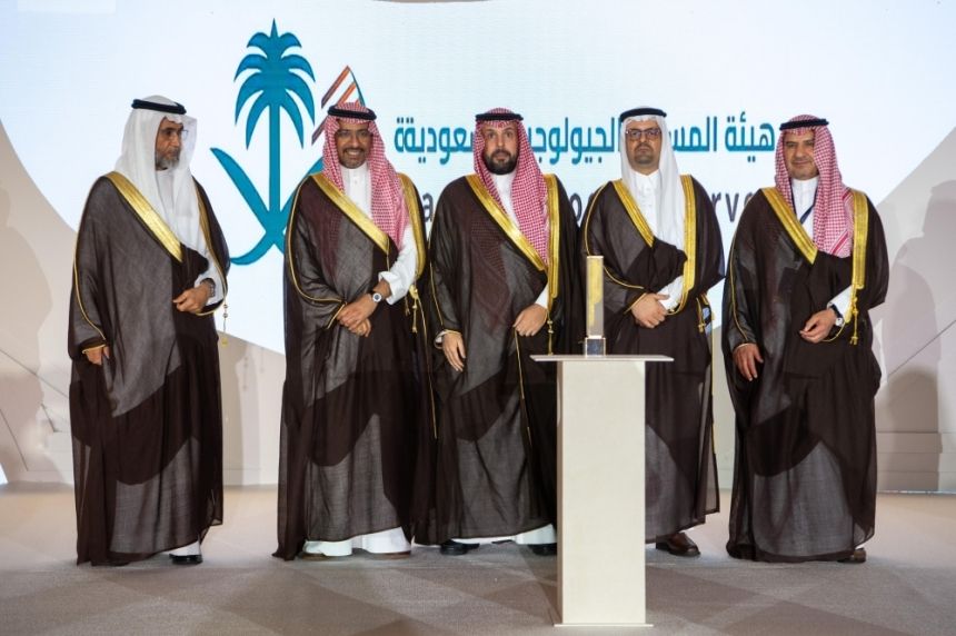 نائب أمير مكة يدشن شعار "المساحة الجيولوجية" الجديد
