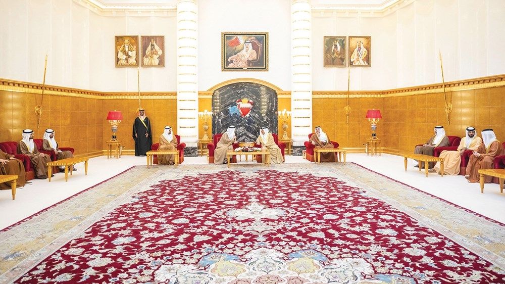 حمد بن عيسى وخالد بن محمد بن زايد يبحثان التعاون والتنسيق المشترك