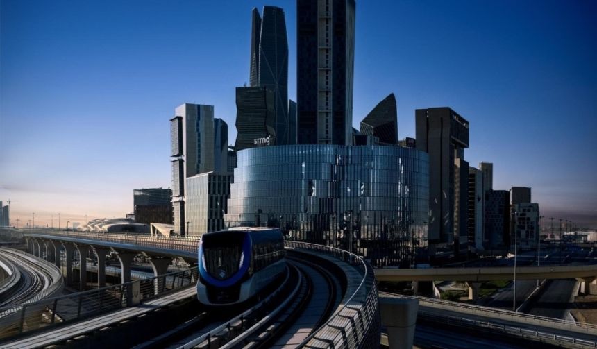 تبدأ بالأزرق والأصفر والبنفسجي.. اعرف مواعيد تشغيل مسارات قطار الرياض