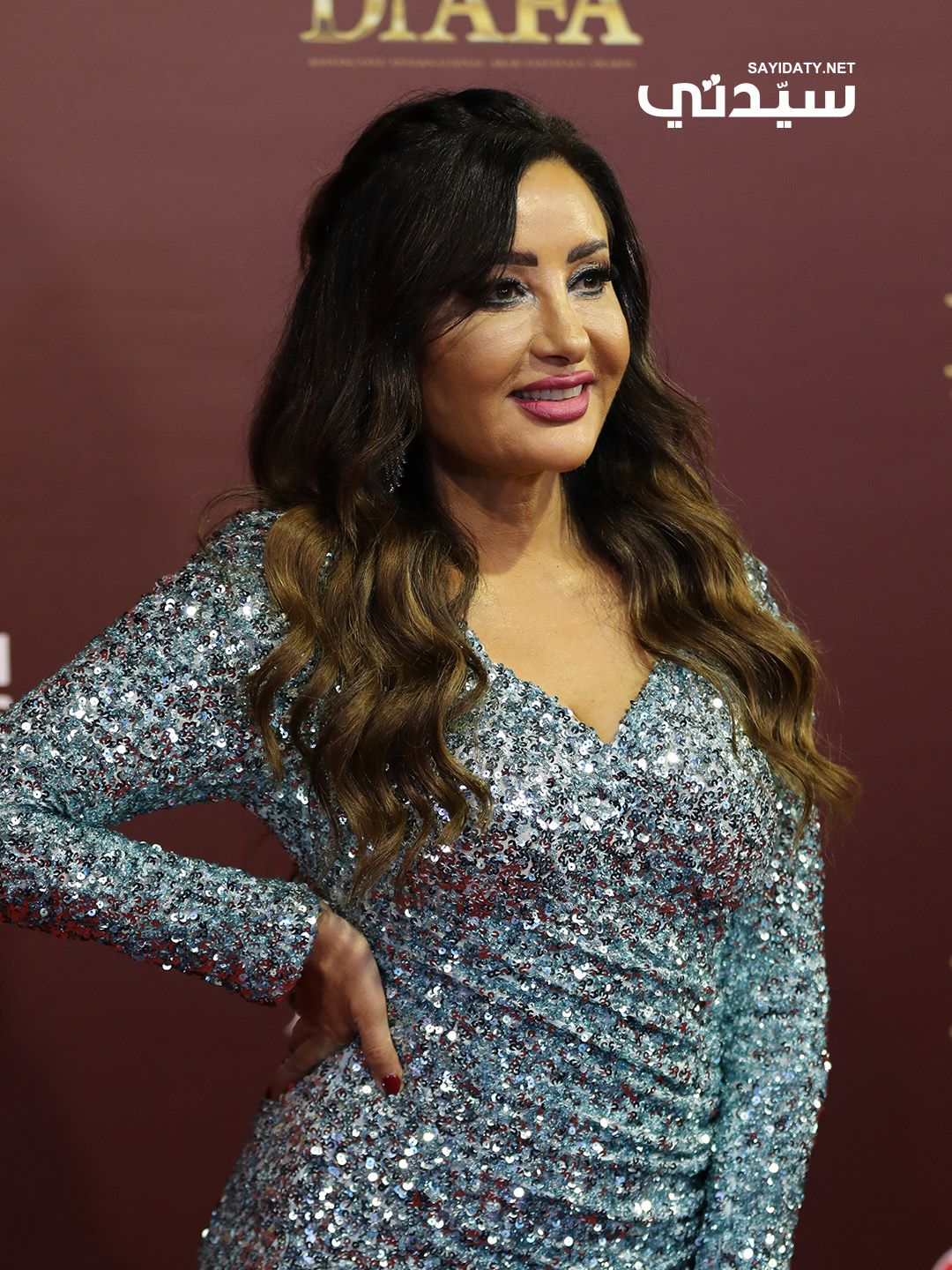 إطلالات جمالية من النجمات في مهرجان ضيافة 2024: تسريحات ناعمة ومكياج مشرق