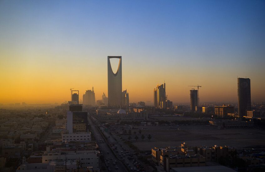 الخليج اليوم .. وزير المالية السعودية يتحدث عن خطوات مؤلمة نجح الاقتصاد السعودي في تجاوزها