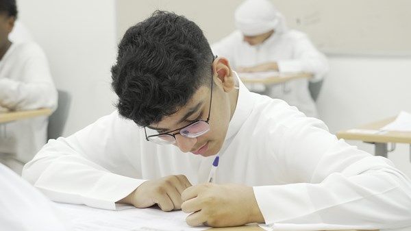 امتحان الفيزياء.. دون عقبات أو مشاكل تقنية