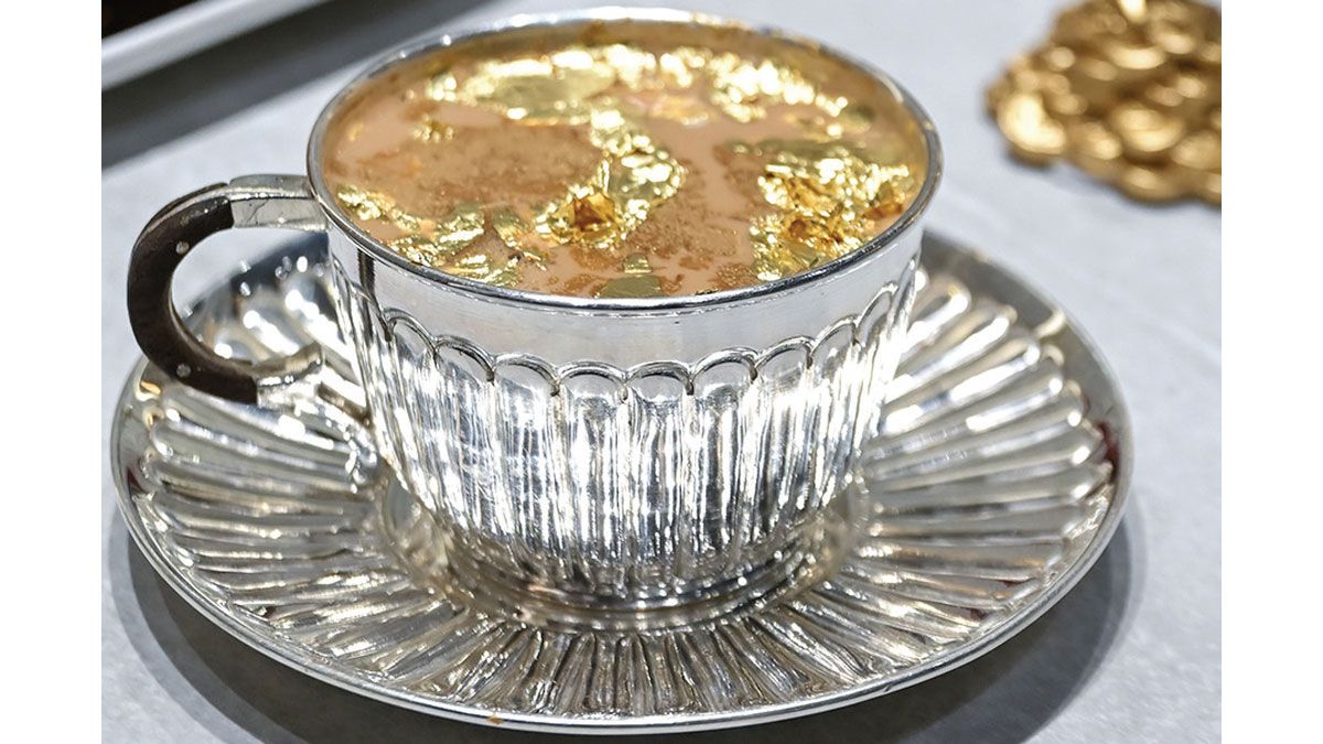 الامارات | «شاي كرك» بـ 5000 درهم.. المشروب الشعبي بطبقات الذهب